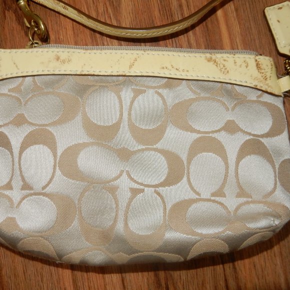 Coach wristlet - Picture 2 of 4